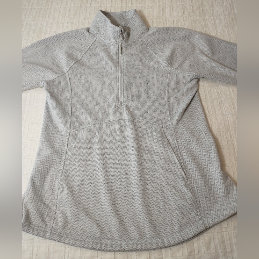 Kyodan Outdoor 1/4 Zip Pullover Sweater In Soft Gray With Subtle Chevron Pattern